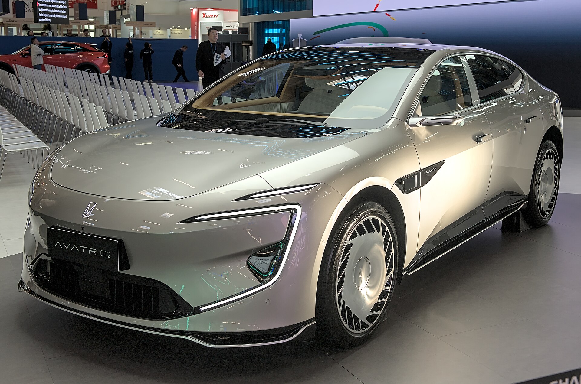 Avatr 12 — Porsche Taycan performance