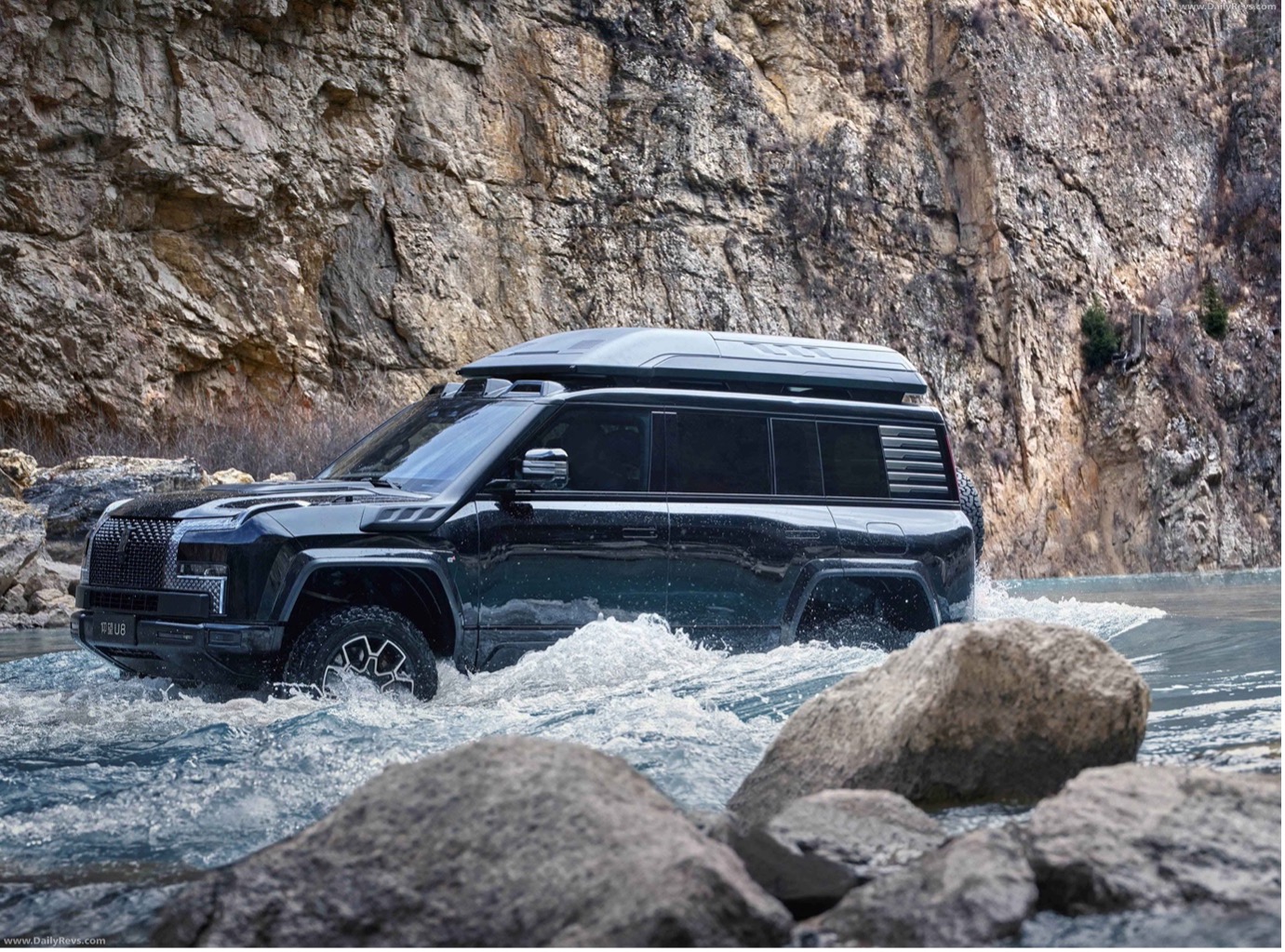 Yangwang U8 - The SUV that floats.